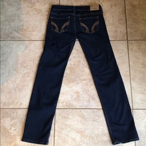 Holister Jeans size 3S, waist is 26, length is 30